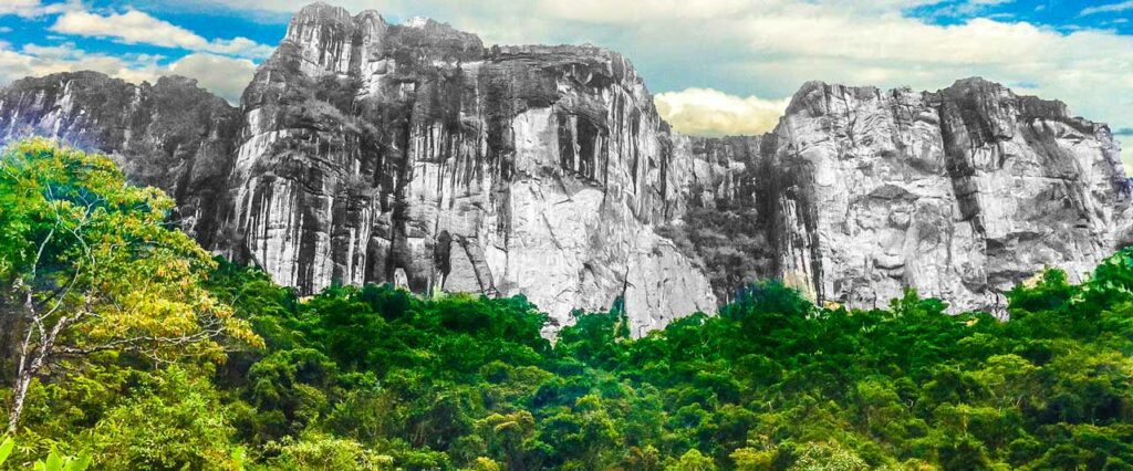 Montagnes impressionnantes offrant des sensations fortes à Madagascar