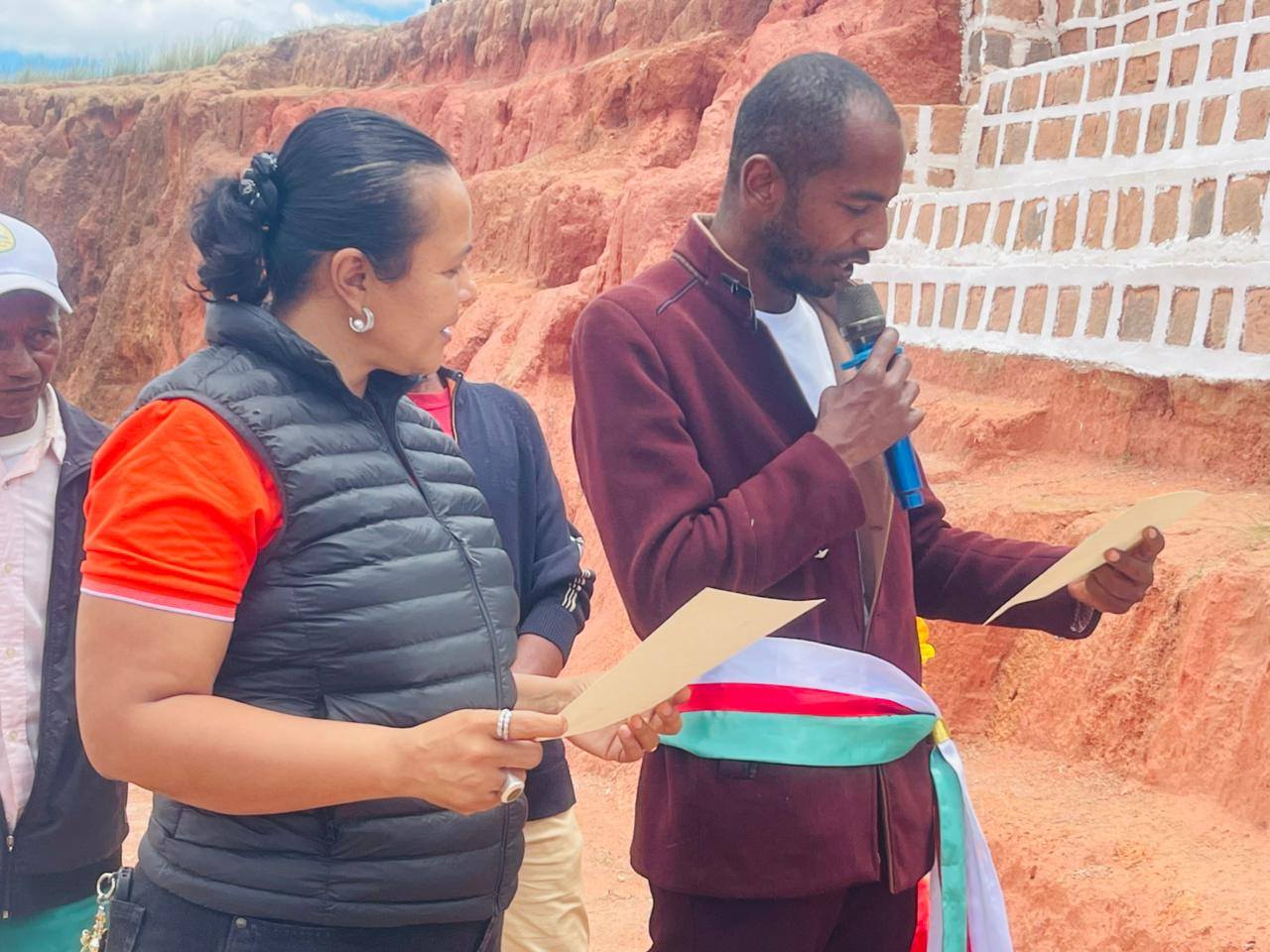 Enfants sur le terrain de football