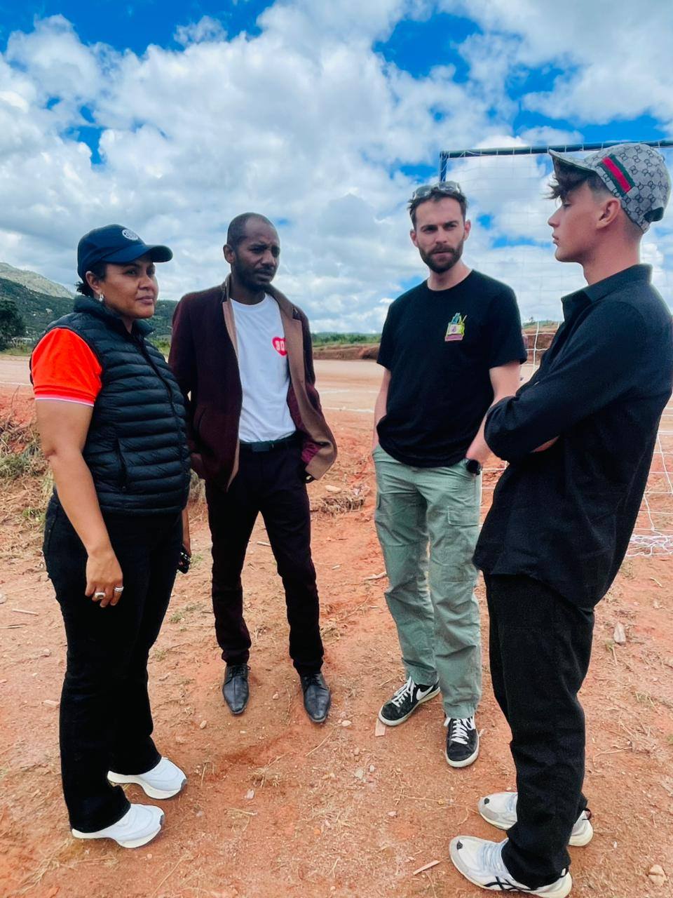 Fête avec les jeunes et les villageois